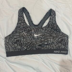 NWOT Nike Pro Women's Patterned Black and Gray Sports Bra size L